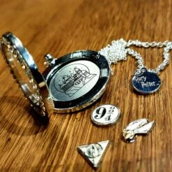 Collier Médaillon 3 Charms Flottants Harry Potter 13 Collier Médaillon 3 Charms Flottants Harry Potter -Harry Potter 20210728 175309
