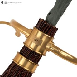 Cinereplicas Réplique 1:1 Balai Éclair De Feu 2022 - Édition Limitée 10 Cinereplicas Réplique 1:1 Balai Éclair De Feu 2022 - Édition Limitée -Harry Potter balai eclair de feu edition limitee cinereplicas harry potter4