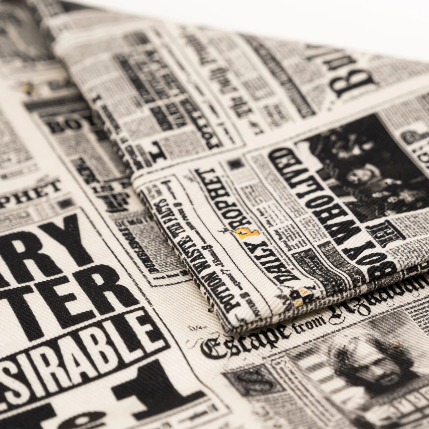 Housse De Coussin 100% Coton Gazette Du Sorcier - MinaLima 5 Housse De Coussin 100% Coton Gazette Du Sorcier - MinaLima – Image 3