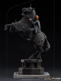 Statuette Deluxe Art Scale 1/10 Ron Weasley At The Wizard Chess -Harry Potter figurine ron weasley wizard chess deluxe art iron studios 04