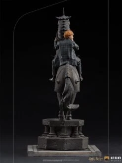 Statuette Deluxe Art Scale 1/10 Ron Weasley At The Wizard Chess -Harry Potter figurine ron weasley wizard chess deluxe art iron studios 05