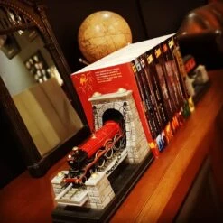 Serre-livres Poudlard Express - Noble Collection - Harry Potter 11 Serre-livres Poudlard Express - Noble Collection - Harry Potter -Harry Potter img 20200204 174359 754